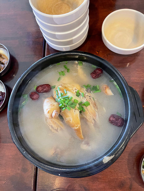 Samgyetang (삼계탕) - Hühnersuppe mit Ginseng