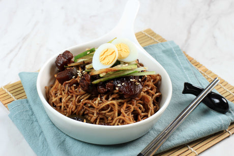 Jajangmyeon – Korean Noodles mit Schwarzer Bohnenpaste