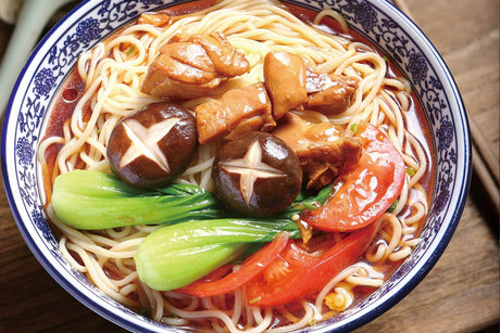 Chinesische Pilz- und Hühnersuppe mit Nudeln - RamenHeaven