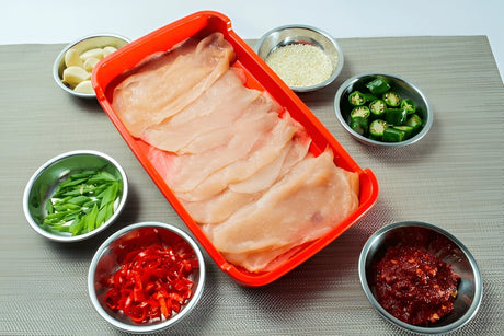 Dak Galbi (닭갈비) – Würzig gebratenes Hühnchen mit Gemüse - RamenHeaven