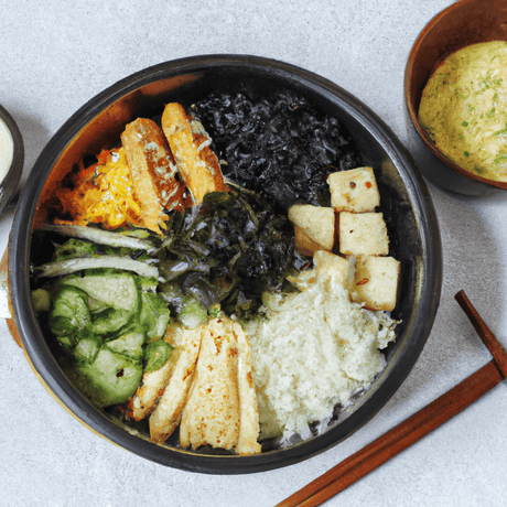 Heotjesabap (헛제사밥) – Zeremonienreis mit vielen Beilagen - RamenHeaven