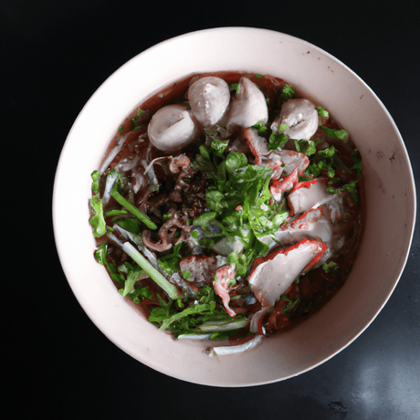 Kuay Tiew Mu Daeng (ก๋วยเตี๋ยวหมูแดง) – Nudelsuppe mit rotem Schweinefleisch - RamenHeaven