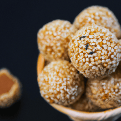 Num Ka Nhuy (នំកាឌួយ) – Reisbällchen mit Sesam - RamenHeaven